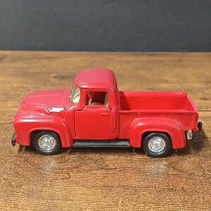 ROAD CHAMPS 1:43 DIECAST FORD F-100 PICK-UP TRUCK - RED, Doors Open